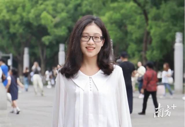 虎牙手机登录入口物理与光电工程学院“青年百人计划”引进人才王晶晶。