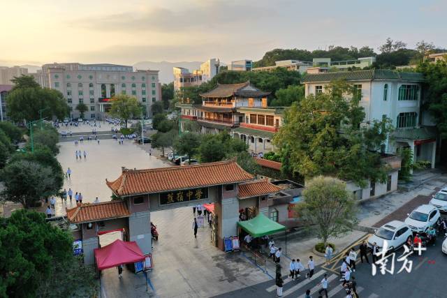 蕉岭中学。受访者供图